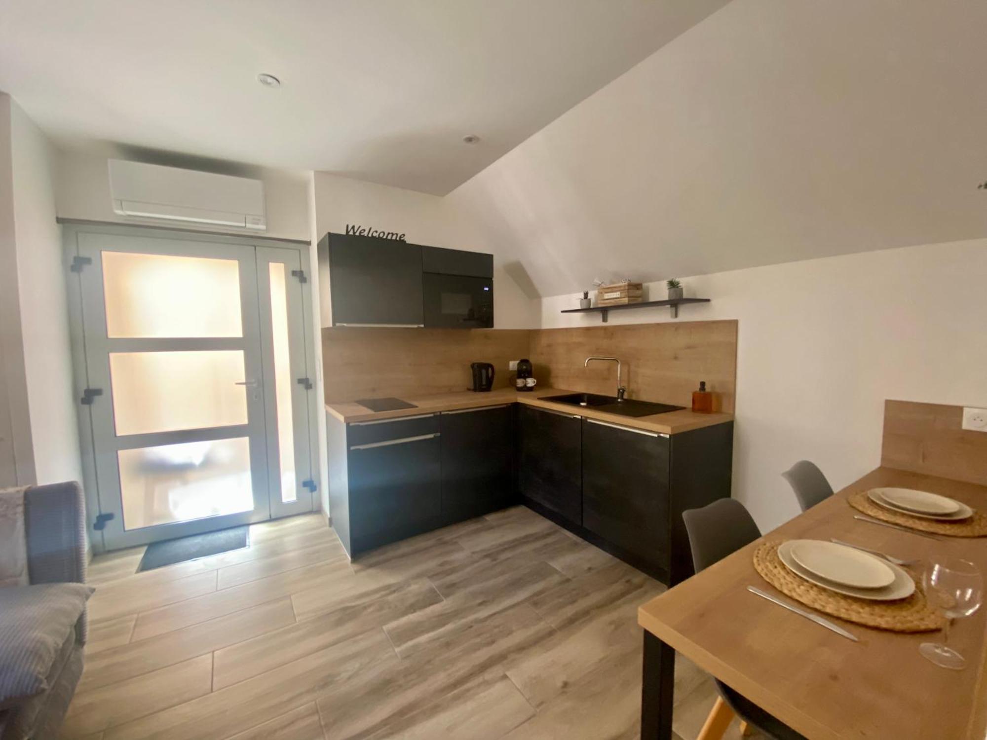 Les Appartements Du Vieux Poussan Exterior photo